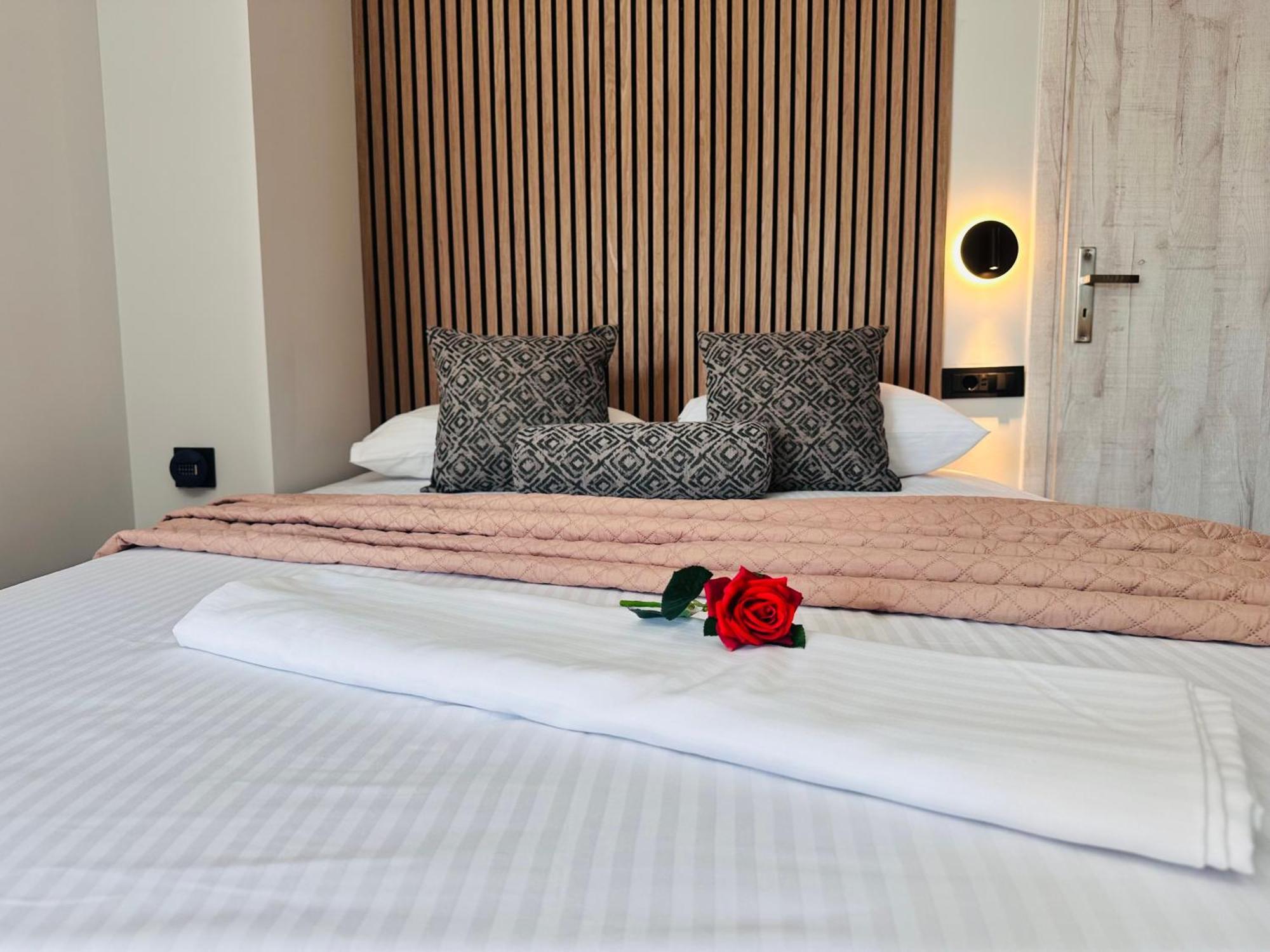 Moon Boutique Hotel Лаганас Екстер'єр фото