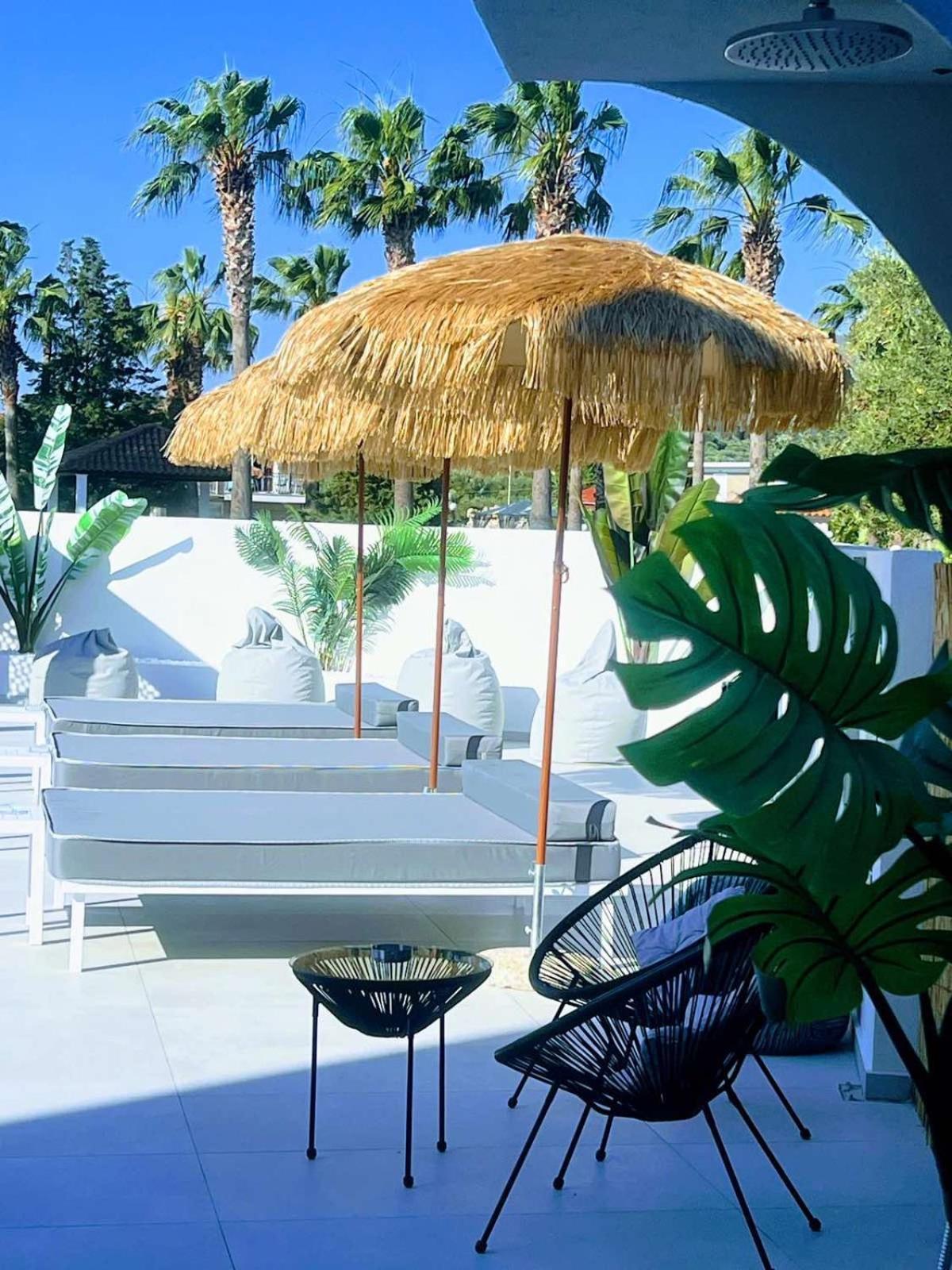 Moon Boutique Hotel Лаганас Екстер'єр фото