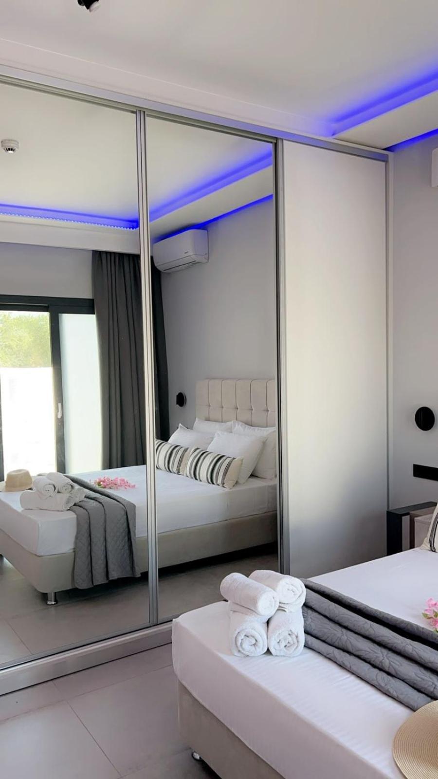 Moon Boutique Hotel Лаганас Екстер'єр фото